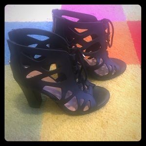 Basically New Black Open Toe Sandals